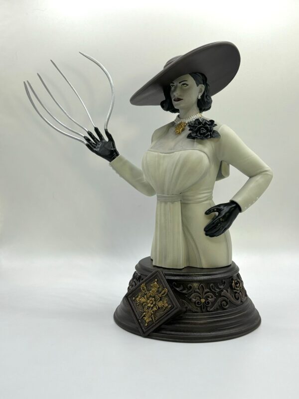 Figura Lady Dimitrescu Resident Evil VIII